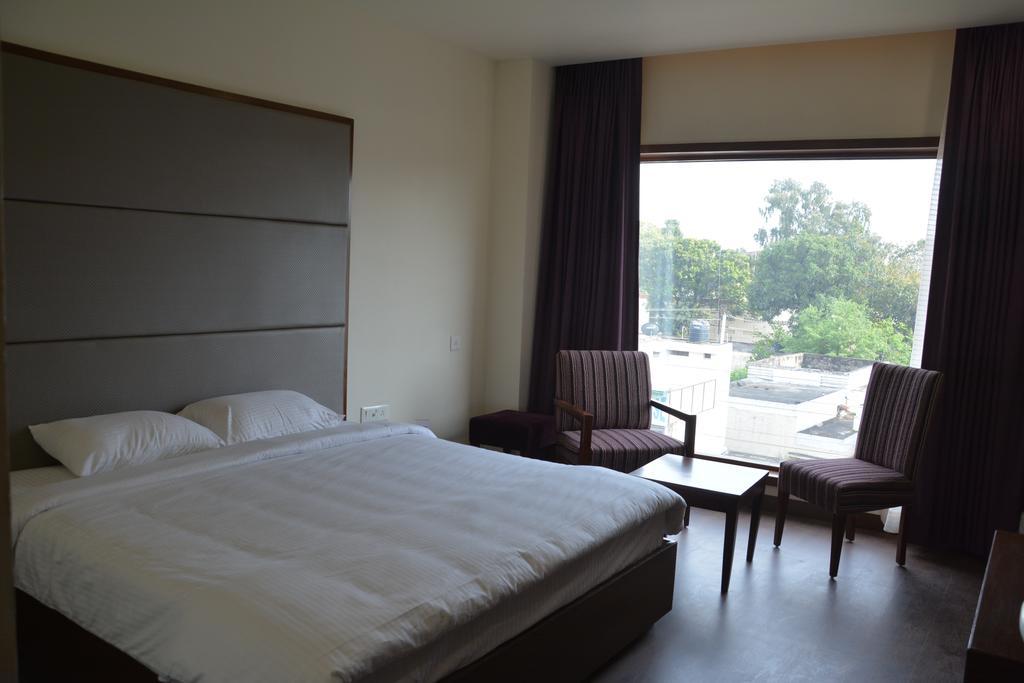 Pathānkot Green Hotel & Restaurant חדר תמונה